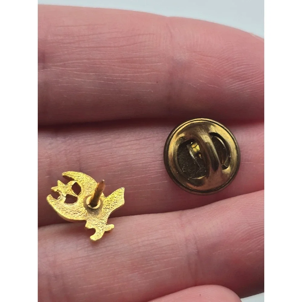 Vintage Shriners International Masonic Lapel Pin Gold Tone Enamel Scimitar Moon